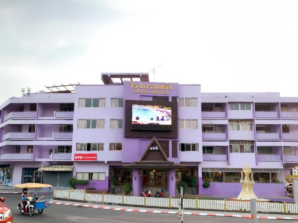 Oyo 565 Trang Hotel Eksteriør billede