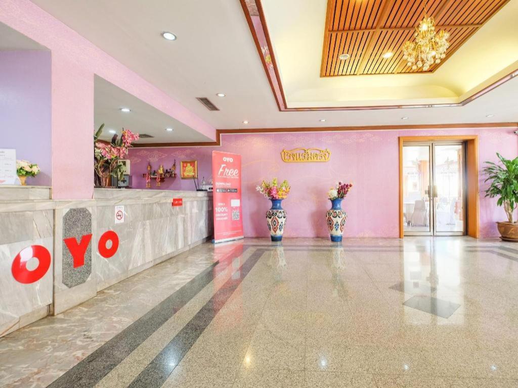 Oyo 565 Trang Hotel Eksteriør billede