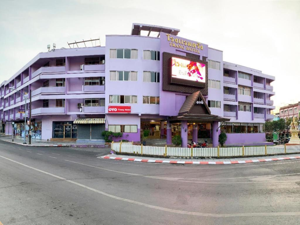 Oyo 565 Trang Hotel Eksteriør billede