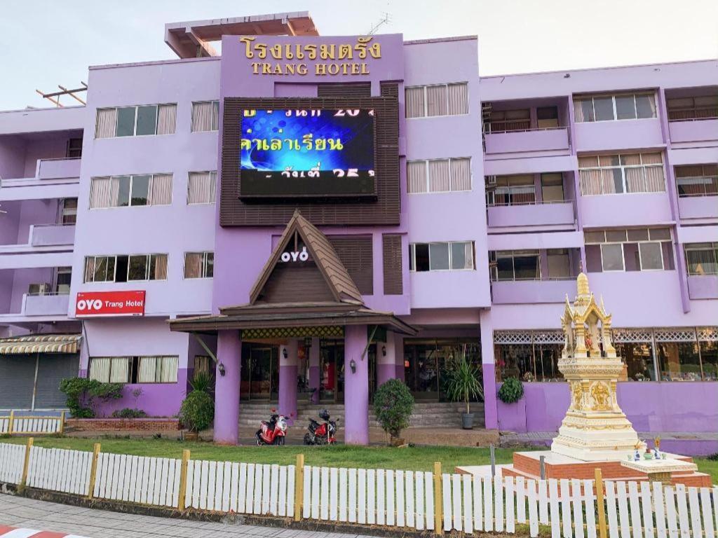 Oyo 565 Trang Hotel Eksteriør billede