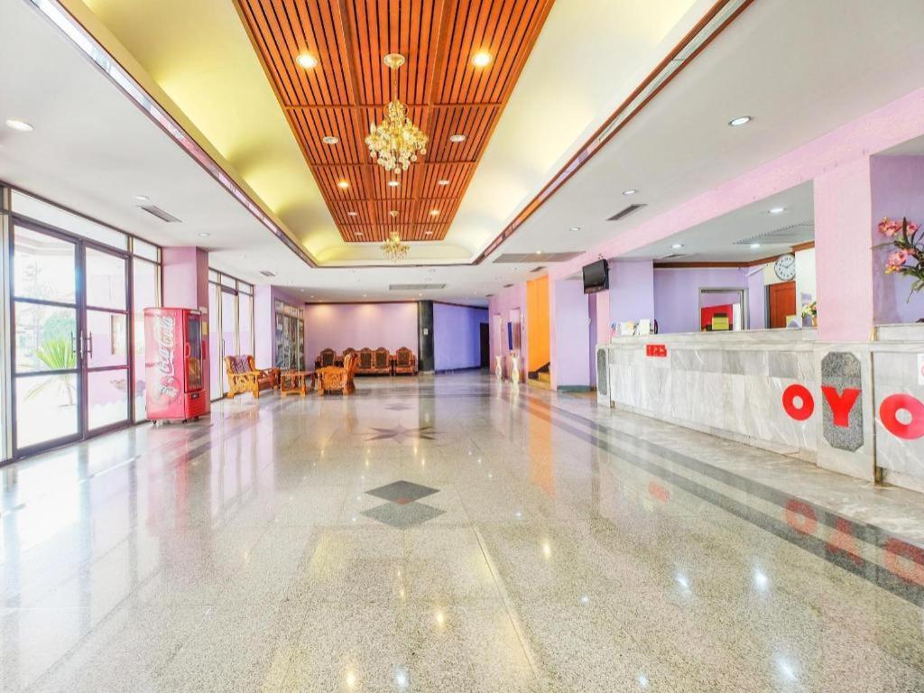 Oyo 565 Trang Hotel Eksteriør billede