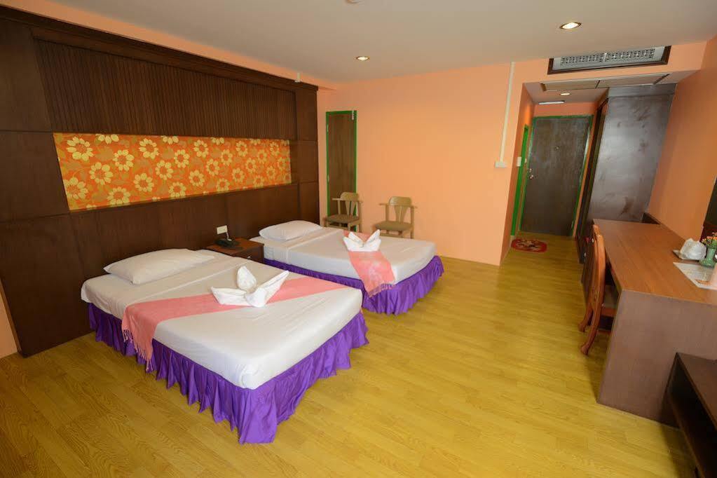Oyo 565 Trang Hotel Eksteriør billede